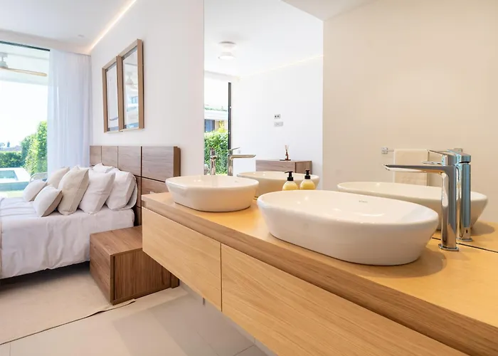 Eden Retreat Luxury 2br With Private Pool Апартаменты