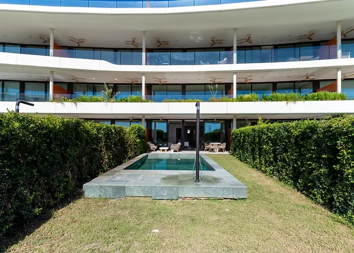 Eden Retreat Luxury 2br With Private Pool Apartment *