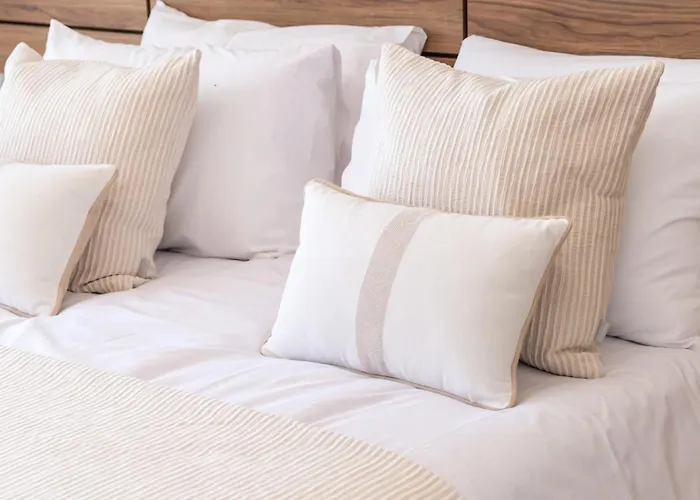 Eden Retreat Luxury 2br With Private Pool Apartment *