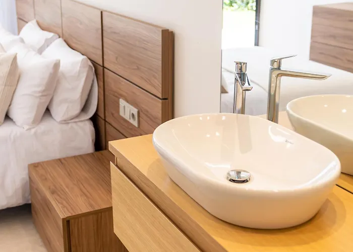 Eden Retreat Luxury 2br With Private Pool Апартаменты *